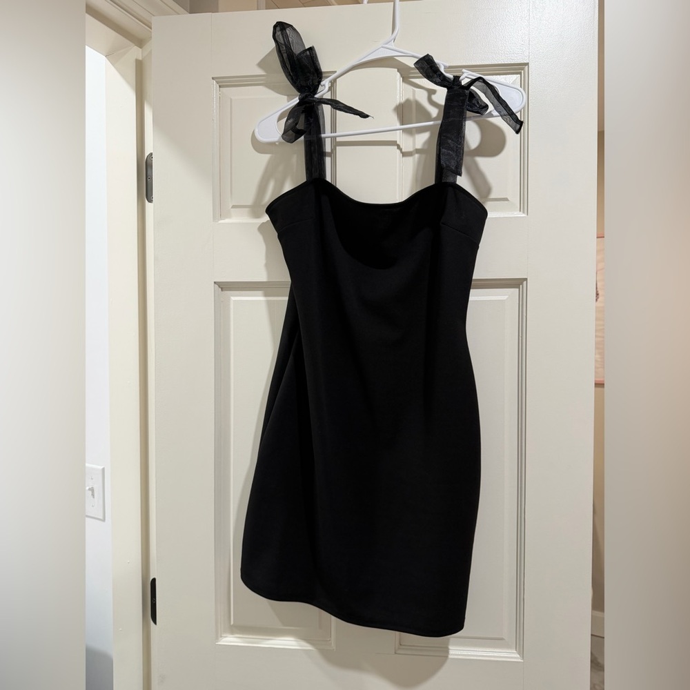 Elegant Black Mini Dress with Bow-Tie Shoulder Straps